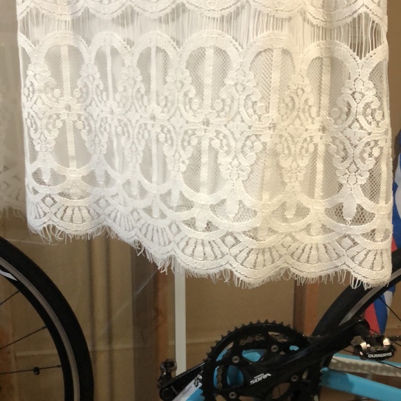 Woman’s white Max Studio lace dress - Picture 2 of 7